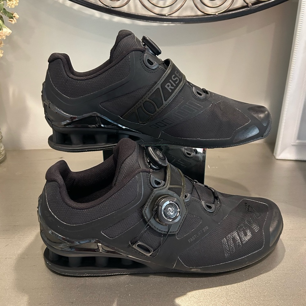 ISH Men’s Black Athletic Cycling Shoes with Dial Closure